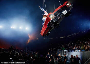 Frikë në mes të koncertit! Beyoncé ndërpret performancën, ekipi tregon ç’ndodhi