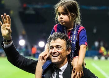 10 vite më parë festoi në fushë me të/ Luis Enrique nderoi të bijën e ndjerë pas fitores së Ligës së Kampionëve dhe bota shpërtheu në lot