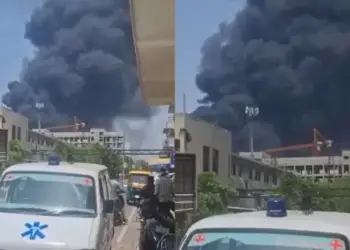Rrëzohet një aeroplan pas ngritjes në Ahmedabad, 242 pasagjerë në bord