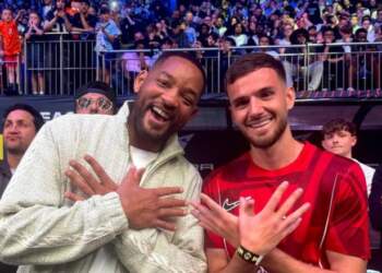 Will Smith bën simbolin e shqiponjës me futbollistin shqiptar, fotoja ‘pushton’ rrjetin