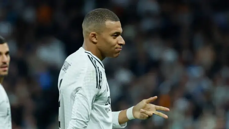 Ylli francez jashtë fushës për disa kohë! Mbappé dërgohet në spital, ç’ndodhi?