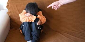 Prindër, ja pesë frazat që nuk duhet t’ua thoni kurrë fëmijëve tuaj