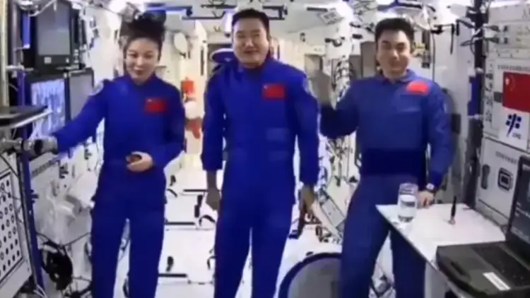 Videoja nga stacioni hapësinor kinez ngjall teori konspirative për ‘astronautët e rremë’