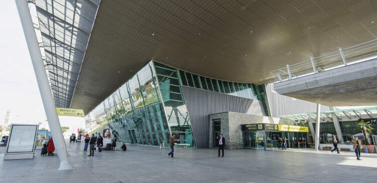 Sulmet e Izraelit ndaj Iranit, anulohen fluturimet Tiranë-Tel Aviv dhe anasjelltas