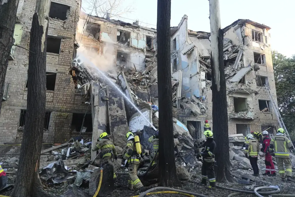 Sulme të rënda ruse në Ukrainë: 10 të vrarë, përfshirë 7 në Kiev