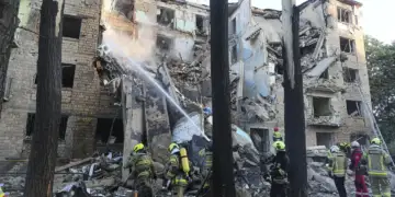 Sulme të rënda ruse në Ukrainë: 10 të vrarë, përfshirë 7 në Kiev