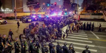Protestat masive në Los Angeles, vendi i kufizuar me orë policore! Aksion arrestimesh masive
