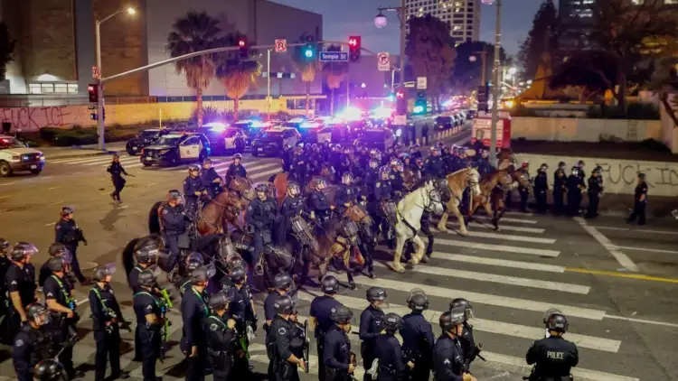 Protestat masive në Los Angeles, vendi i kufizuar me orë policore! Aksion arrestimesh masive