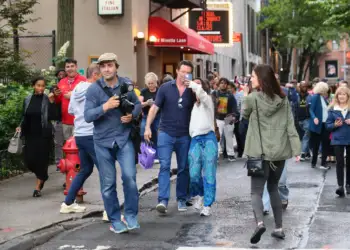 Momenti kur Hugh Jackmanin futet në makinën e një të panjohuri për t’i shpëtuar fansave