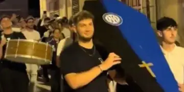 Tifozët e Milanit organizuan një funeral për Interin pas humbjes në finale