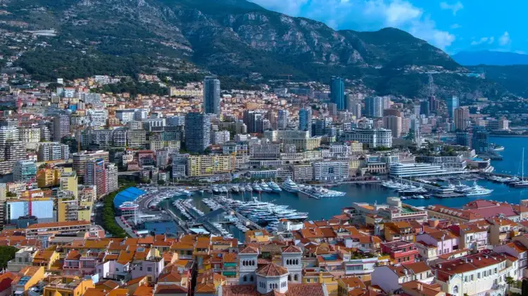 Monako & Venezuela në listën e zezë të BE-së për pastrim parash!