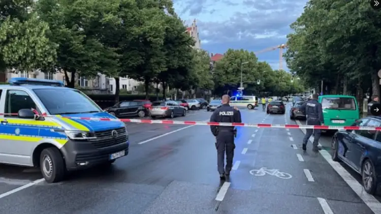 Terror në Mynih! Gruaja sulmon kalimtarët me thikë, vritet nga policia