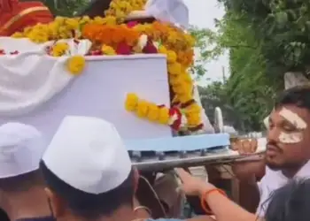 I mbijetuari i vetëm i tragjedisë ajrore në Indi, 40-vjeçari i jep lamtumirën mes lotësh vëllait që u vra pas përplasjes së avionit