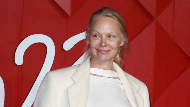 Pamela Anderson dëshiron të “thyejë” stereotipet e bukurisë në Hollywood: Gjithmonë kam qenë rebele
