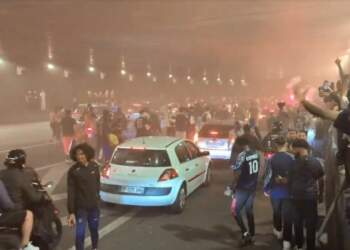 Festa kthehet në guerilje në Paris, nga fishekzjarret te kaosi dhe viktimat