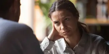 Si ta dalloni nëse dikush po gënjen në vetëm 3 hapa