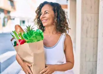 Mos e nënvlerësoni këtë shenjë: Nëse s’mund të ngrini 5 kg, shëndeti juaj mund të jetë në rrezik serioz