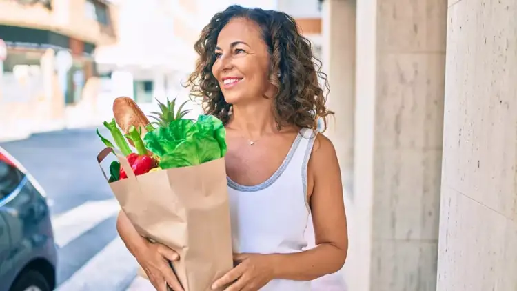 Mos e nënvlerësoni këtë shenjë: Nëse s’mund të ngrini 5 kg, shëndeti juaj mund të jetë në rrezik serioz