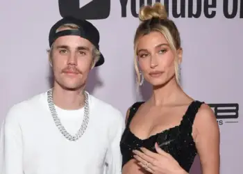 Justin dhe Hailey po përpiqen ta shpëtojnë martesën e tyre, detaje: Artisti është i frustruar