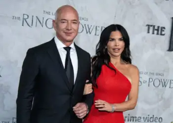 Çfarë u kërkuan Jeff Bezos dhe Lauren Sanchez të ftuarve të dasmës së tyre?