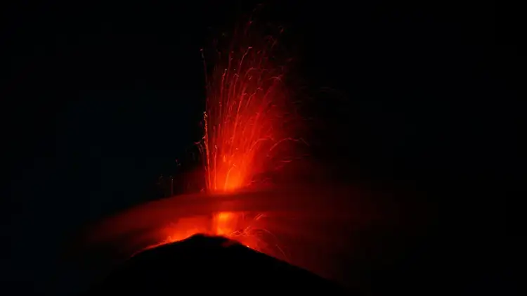 Shpërthen vullkani Fuego në Guatemalë, 700 njerëz evakuohen