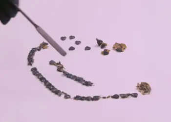 U gjet në copa në vitin 2000! “Odisea” e gjerdanit prej qelqi të rikuperuar nga Titaniku