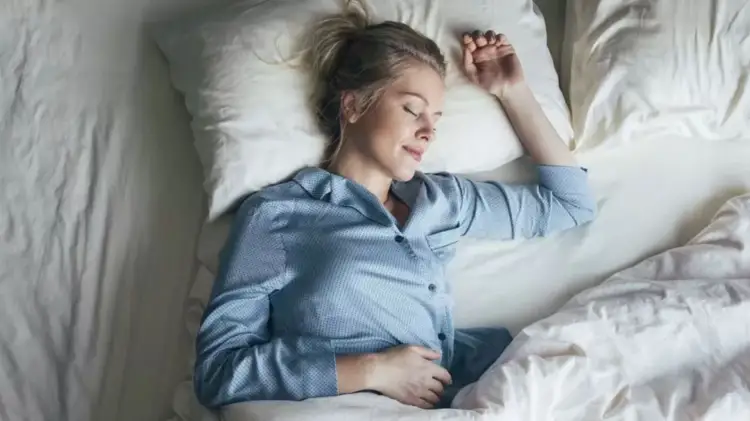 A flisni në gjumë? Çfarë do të thotë të flasësh, kur duhet të shqetësoheni