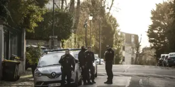 Debat për luftën: Ukrainasi sulmon fqinjin rus në Francë