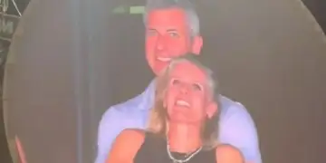 U kap duke u përqafuar me kolegen e tij në koncertin e Coldplay, reagon biznesmeni