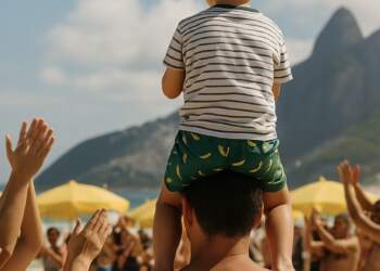 E dije? Njerëzit në Brazil duatrokasin, kur një fëmijë humbet në plazh