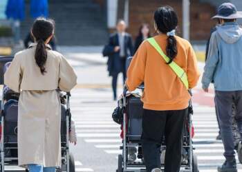 Paradoksi i lindjeve: Në vendin me lindshmërinë më të ulët, klinikat e fertilitetit njohin bum