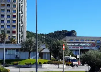 Tronditje në Itali/ Foshnja rezulton pozitive me kokainë, rrëmbehet nga babai