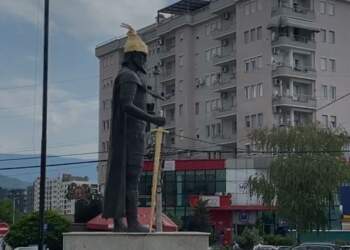 Akt vandal ndaj simboleve kombëtare, dëmtohet shtatorja e Gjergj Kastriotit Skënderbeut në Prizren