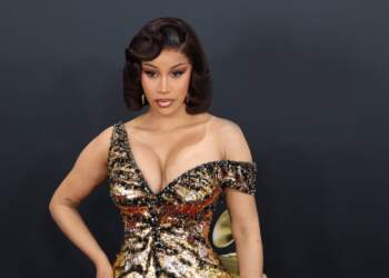 Probleme ligjore për Cardi B, paditet për hedhjen e mikrofonit