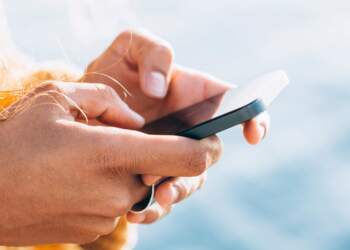 Studim: Njerëzit që shkruajnë mesazhe të gjata janë më empatikë dhe emocionalisht inteligjentë