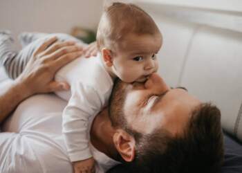 41% e burrave bëhen baba për herë të parë pas moshës 35 vjeç