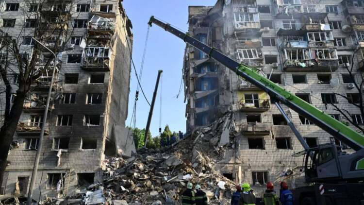 Rusia sulmon sërish Ukrainën, Trump premton “deklaratë vendimtare” për Moskën