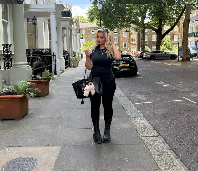 Bebe Rexha s’i reziston trendit të ri, por fansat kanë dyshime për “lodrën Labubu”