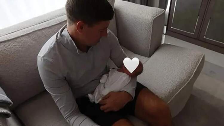 Nga legjendë në… gjysh: Steven Gerrard bëhet gjysh në moshën 45-vjeçare