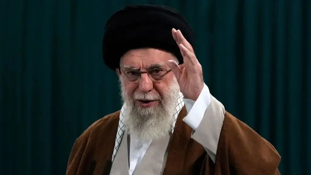 Khamenei kërcënon: Gati për luftë më të madhe se me Izraelin