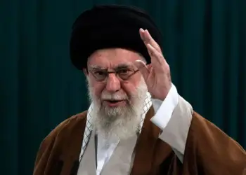 Khamenei kërcënon: Gati për luftë më të madhe se me Izraelin