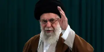 Khamenei kërcënon: Gati për luftë më të madhe se me Izraelin
