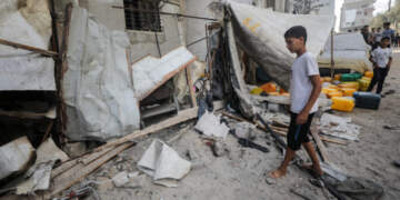 Të paktën 90 të vrarë në Gaza nga sulmet ajrore izraelite, mes tyre civilë që prisnin ndihma