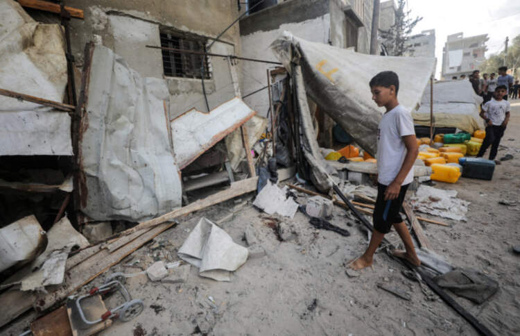 Të paktën 90 të vrarë në Gaza nga sulmet ajrore izraelite, mes tyre civilë që prisnin ndihma