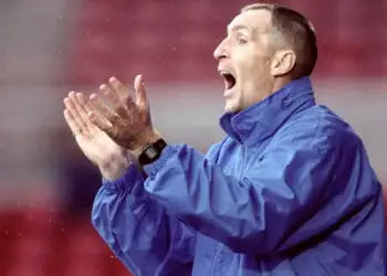 Futbolli britanik në zi, ndahet nga jeta Joey Jones, ikonë e Liverpool-it dhe Uellsit