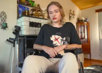 Modelja e “Porta Potty” gjendet me shtyllë kurrizore të thyer në mes të Dubait/ Rrëfimi tronditës