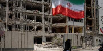 Tragjedi në Iran: Nënë dhe foshnja e saj mes viktimave në sulmin e përgjakshëm ndaj gjykatës