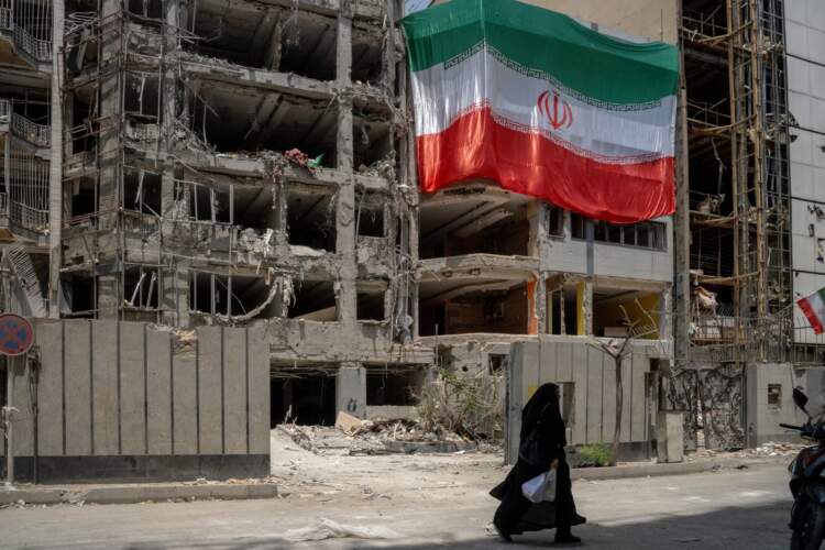 Tragjedi në Iran: Nënë dhe foshnja e saj mes viktimave në sulmin e përgjakshëm ndaj gjykatës