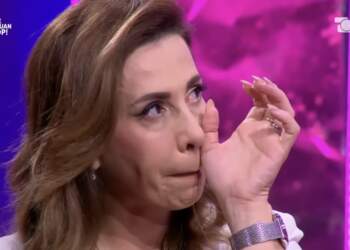 “Ishte momenti më i vështirë si qenie njerëzore”/ Erjona Rusi shpërthen në lot teksa rrëfen dhimbjen për babain