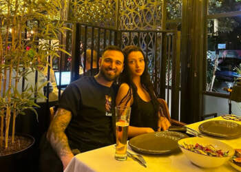 “Meriton botën”/ Kevin surprizon Anën në Paris për ditëlindje